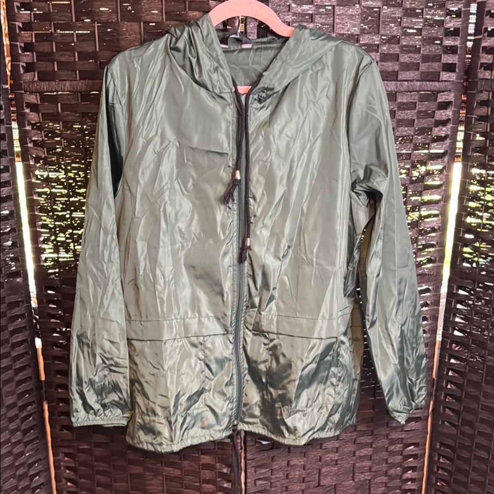 Avoogue Green Hooded Packable Raincoat Size Medium